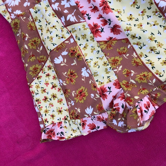 Floral Romper ☀️ - Picture 8 of 11